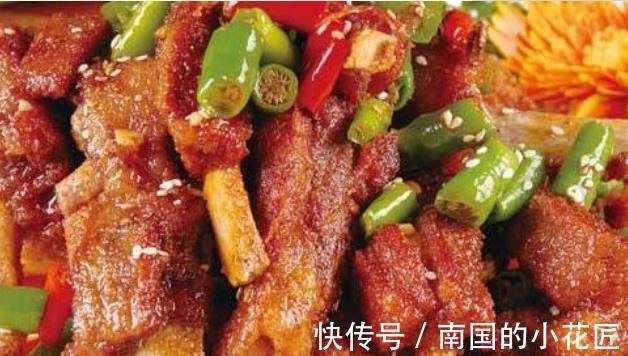 饮食习惯|夏天，肉质嫩滑香辣可口，软烂香浓又不膻，吃一口让人忘不了