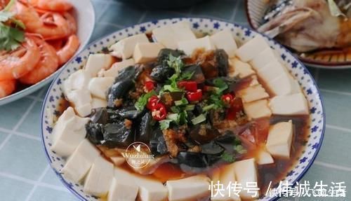 剁椒鱼头|赶紧喊了来吃饭,姐夫做菜,将这桌饭菜晒朋友圈,网友,豪横姐夫