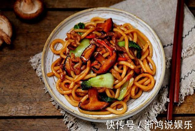 解馋|极简版炒面,杂蔬肉丝乌冬面,开胃解馋不油腻