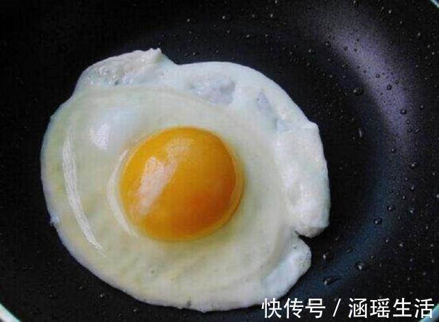 优质蛋白|煎荷包蛋,热油下锅还是冷油下锅都错了,学会一招鸡蛋嫩滑完整