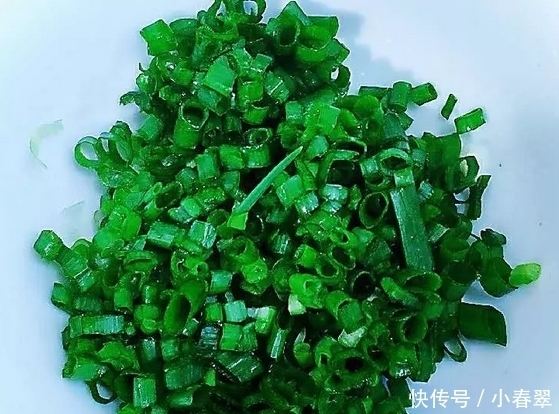 大叔用xo酱炖的辣豆腐，嫩滑可口，咸鲜微辣，家人爱吃！