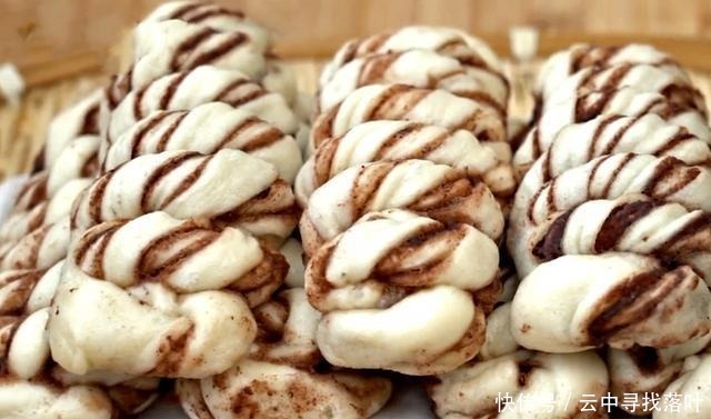 香甜|冬天,遇到此面食要多吃,一卷一蒸,香甜松软,好吃又顶饱