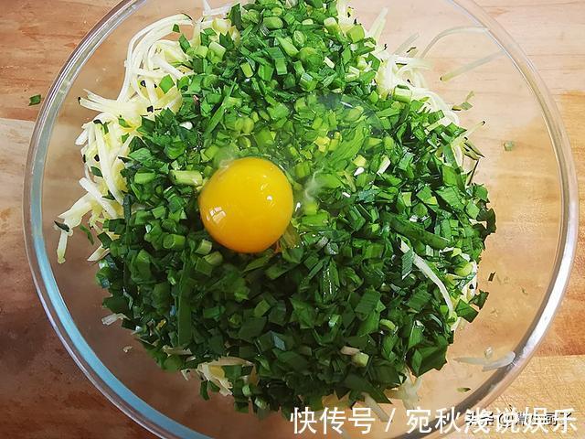 面粉|入伏后,吃肉没食欲,不妨尝尝这菜,简单煎一煎,既当菜又当饭