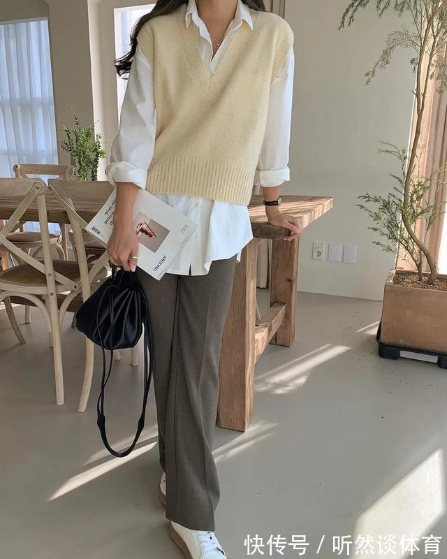 穿搭|打底衫+毛衣,衬衫+毛衣,开春这样叠着穿,论吸睛就属你有招儿