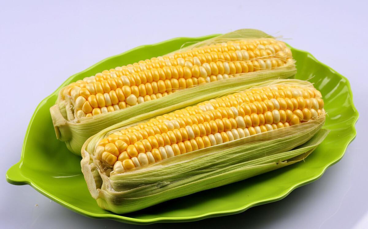 玉米|吃了30多年煮玉米，才知道好吃的做法，多加2味料，玉米软糯香甜