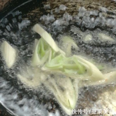 韭菜苔段|省时快炒家常菜韭菜苔炒猪肝这样做，隔壁小孩都馋哭了