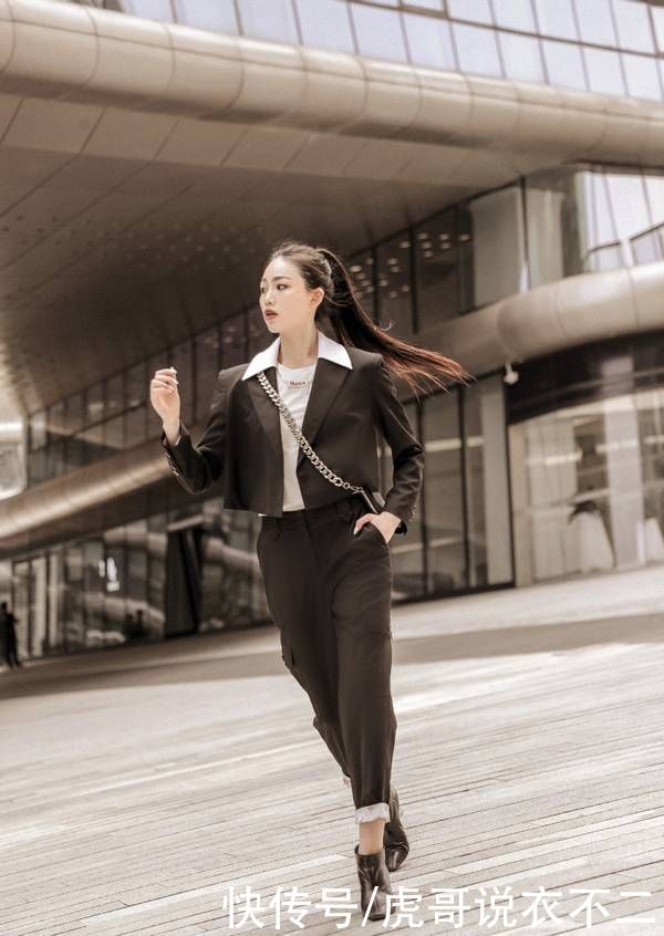 30岁女性职场穿搭值得学习，优雅与干练并存，做职场时髦精