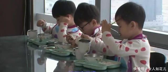 爸爸|妈妈生下三胞胎,知道性别后爸爸想哭,婆婆却乐开怀