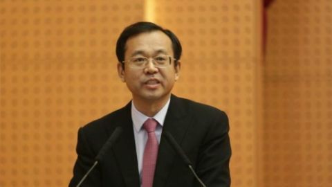 每日视听|吕岩松履新中宣部副部长,《月光书房》开播,《埃博拉前线》定档