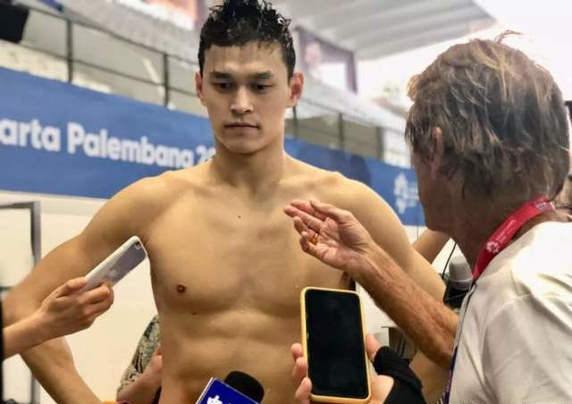 t台|中国泳坛出模特,刘湘首次走T台惊艳全场,宁泽涛新造型辣眼睛