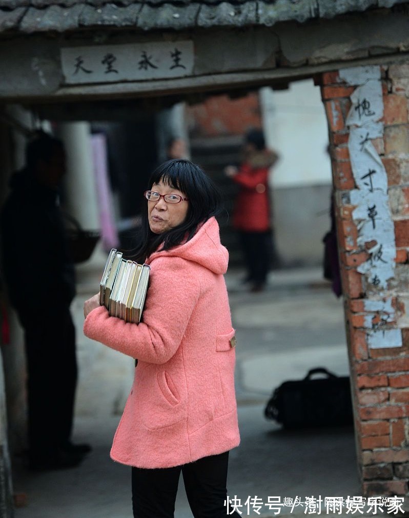 癞蛤蟆!余秀华不顾批评继续写“黄诗”,可敬还是可耻背后隐情令人唏嘘