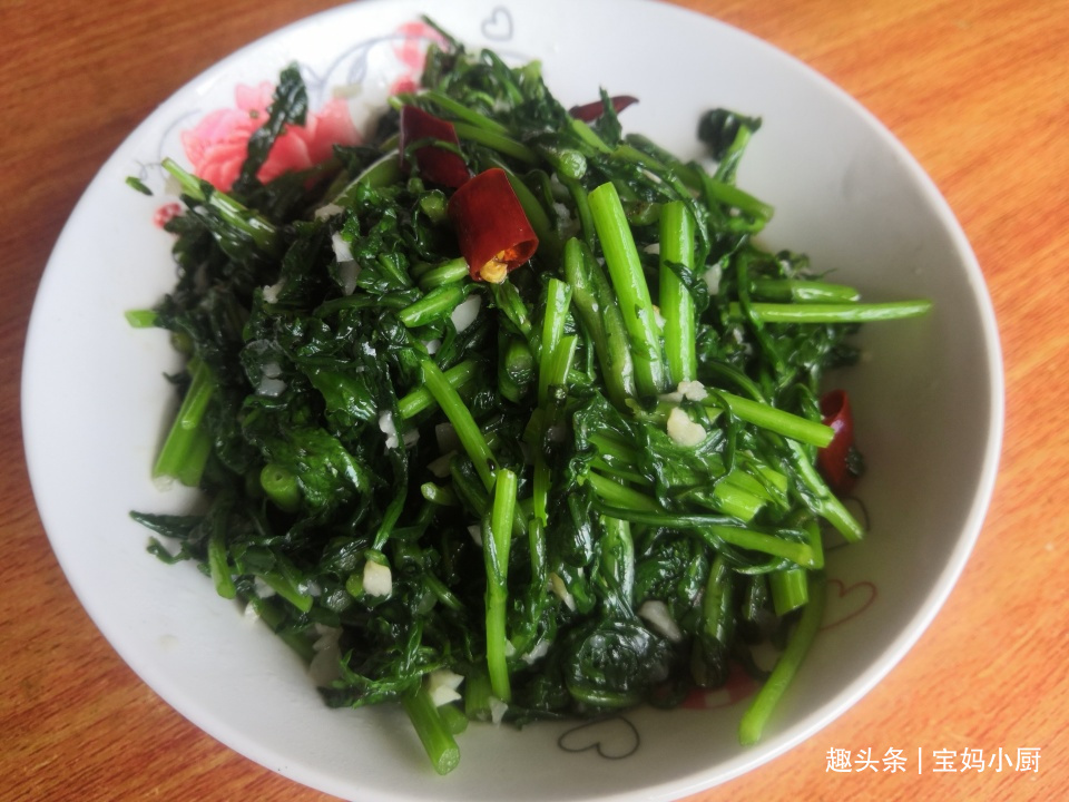 在内蒙吃晚餐，自产自足，顺手一做就摆满桌，比吃大鱼大肉健康