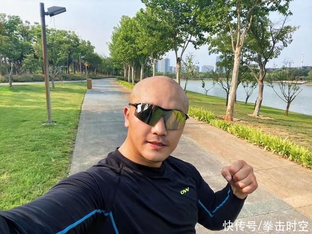近照|武僧一龙首次曝光姐姐近照!姐姐颜值不低，身材如少女，还有肌肉