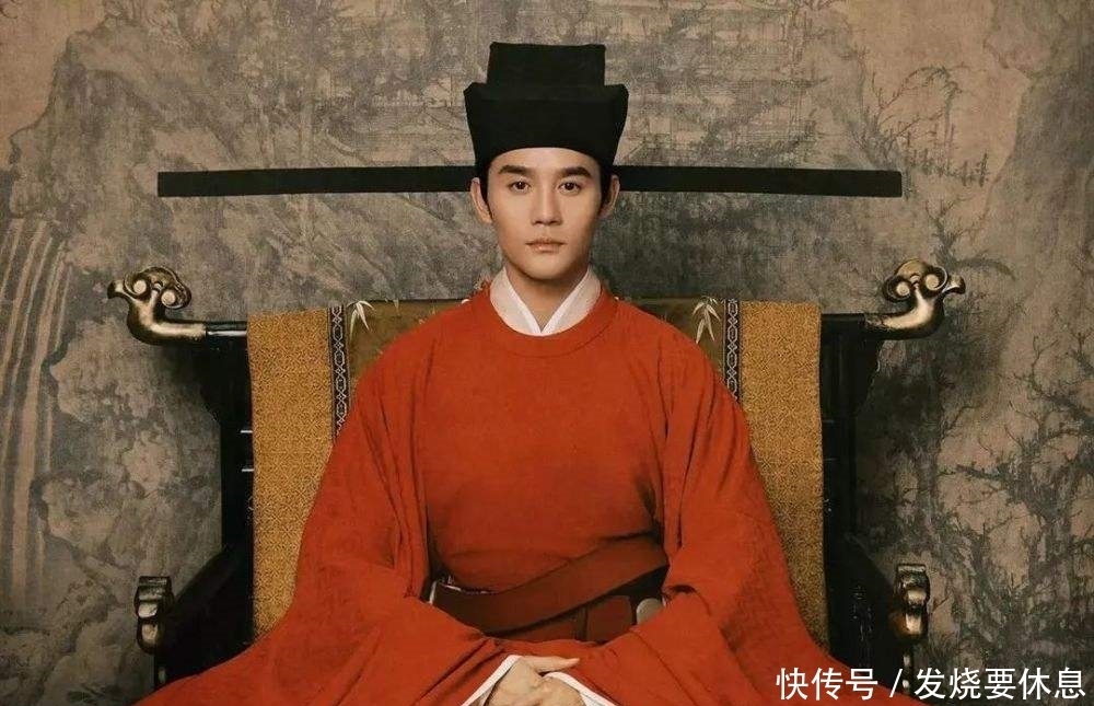 哥哥|弟弟考了状元,哥哥考第十名,太后说:你们换一下