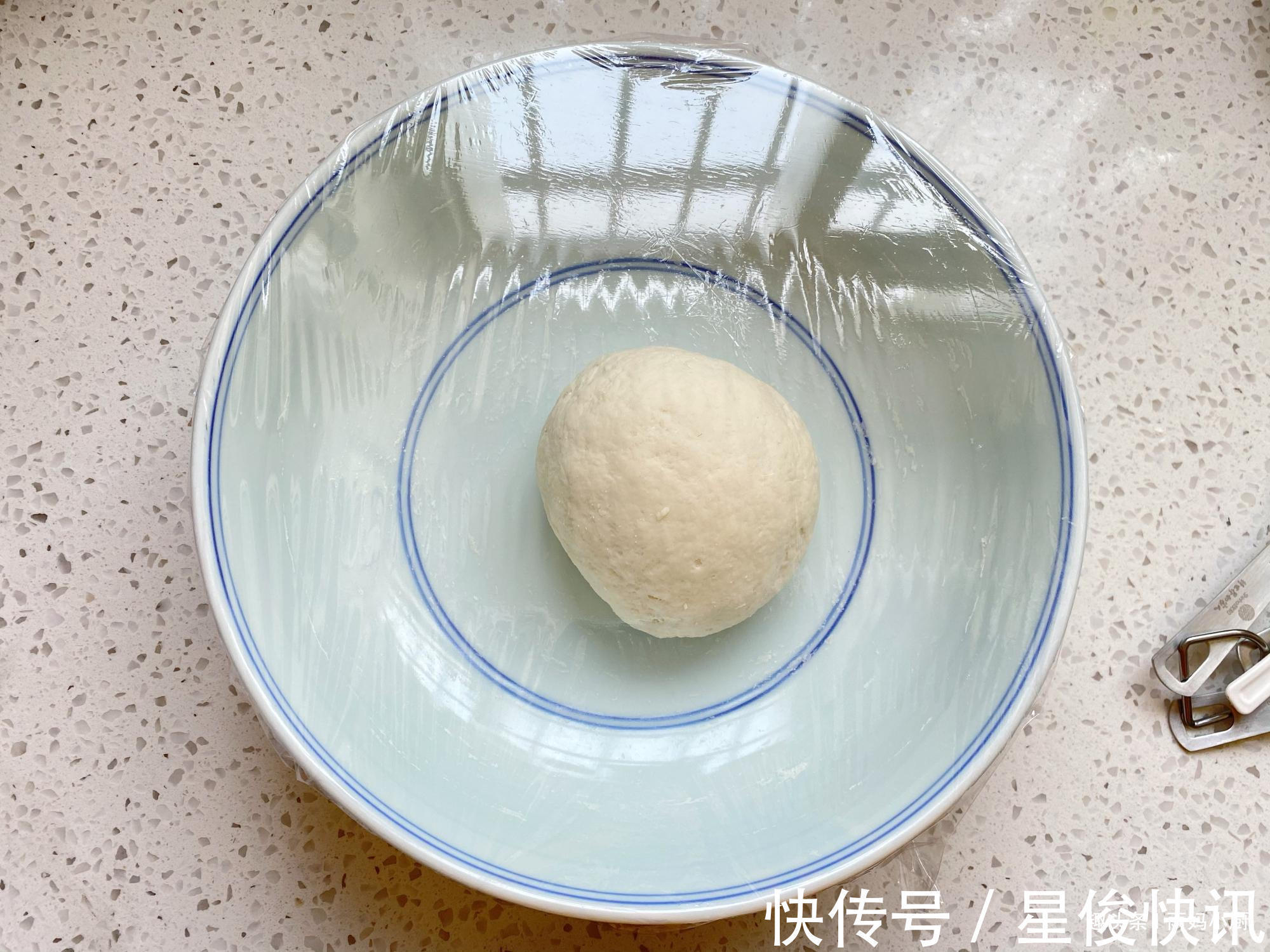 想吃酱香饼别再买了,一口锅在家自己做,外酥里嫩,酱香浓郁