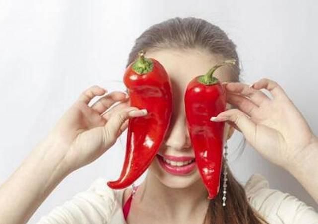 新生儿|孕妇吃辣，羊水会变辣吗关于孕期吃辣，你不知道的知识盲区