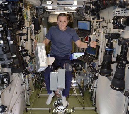 俄罗斯宇航员从太空站跟你拜年了，还附上了武汉太空航拍照