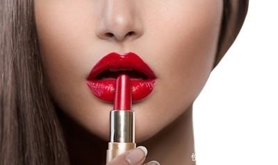 其实你根本不用买口红!用这几支变色唇膏,轻松打造完美妆容