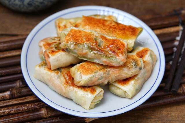 酥脆|懒人版土豆丝盒子,皮薄如纸酥脆美味,无需揉面小白也能轻松搞定