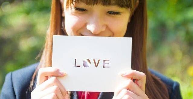 父母|发现孩子常买这三种东西,很可能孩子早恋了,父母要及时干预