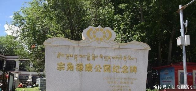 马布里山上著名的宫堡建筑群是藏族古建筑艺术精华