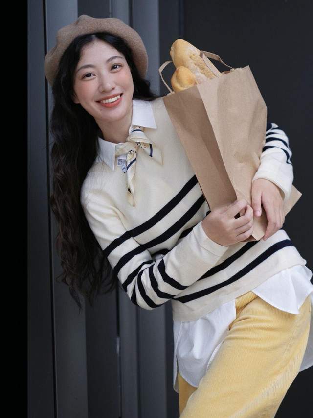 条纹上衣 想要穿出日杂风?不如试一试混搭,条纹上衣+直筒裤,实用又百搭