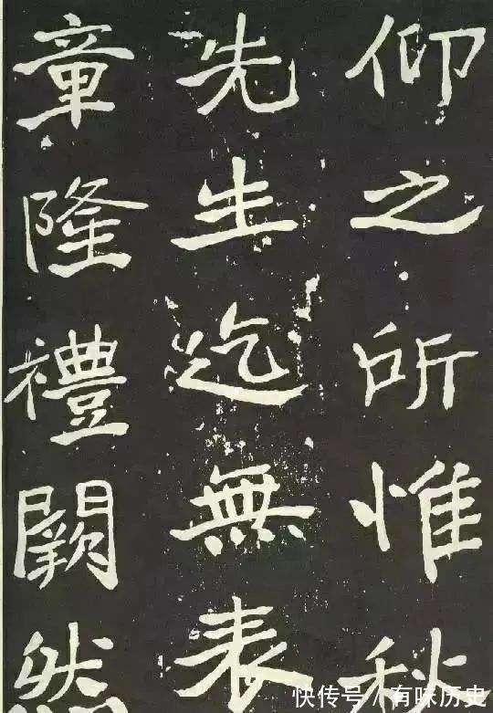 书坛&于右任为秋瑾书写的碑文,字迹奇崛从容,结体开张,是书坛之绝唱