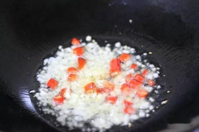 茄子照这么做，又省油又好吃，零厨艺也一学即会！