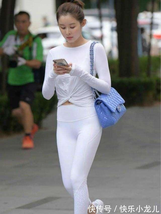 高筒 打底裤的裙摆摇曳,修身显身材,利落优雅