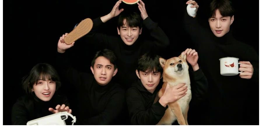 向往的生活|综艺《向往的生活》，那英和梁静在唱歌，妹妹一个人在边上吹泡泡