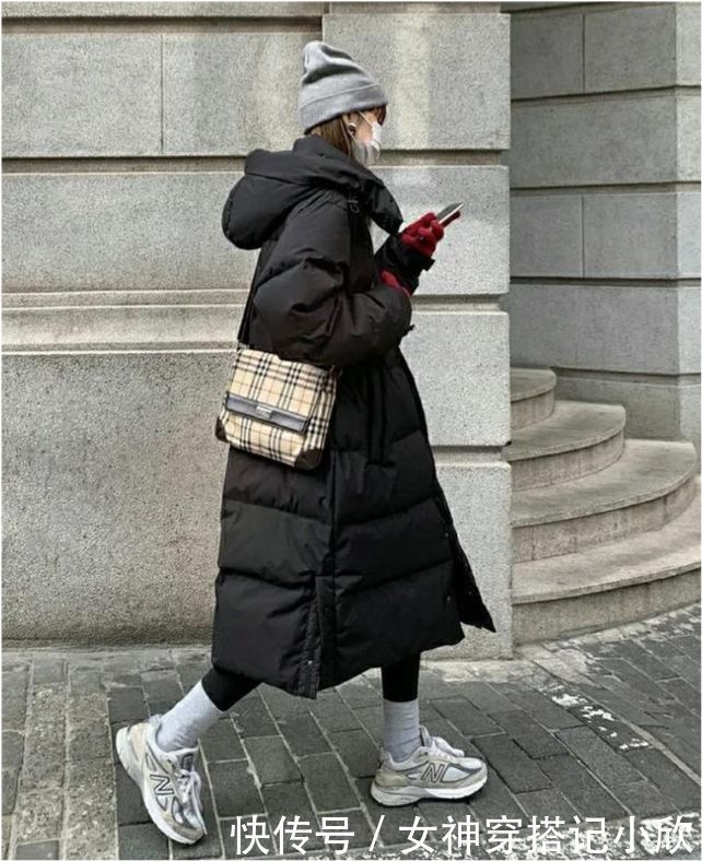 长款|人手一件的黑色长款羽绒服,冬季要怎么穿才不沉闷,更出众?