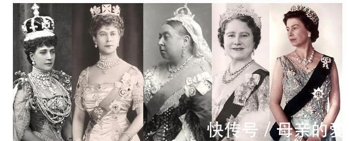 普密蓬!诗丽吉戴两顶头饰都很壕气了,不曾想她手上还有四个镯子,好震撼