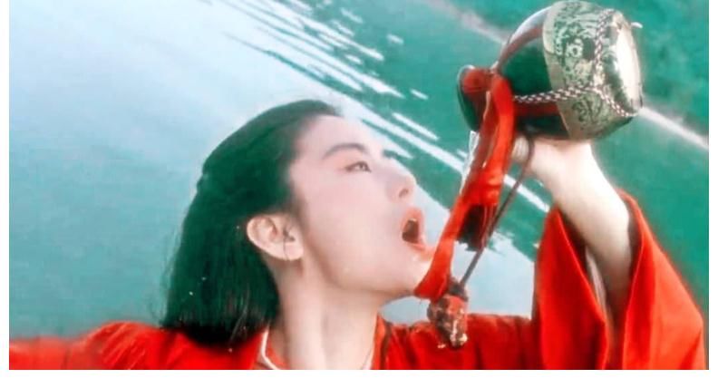 原本她才是導(dǎo)演中意的許仙，卻因片酬太少而拒演，最終成全了葉童