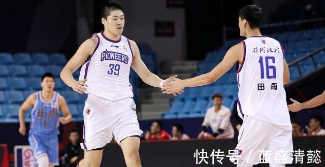 张德贵|CCTV5直播!CBA黑马挑战广东宏远,张庆鹏出谋划策,冲击4连胜!