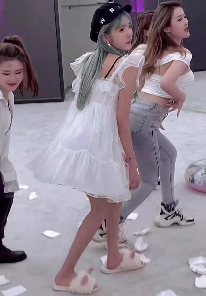 殷世航报名参加《青你》，套路璐报名《创造营》？俩人欲染娱乐圈