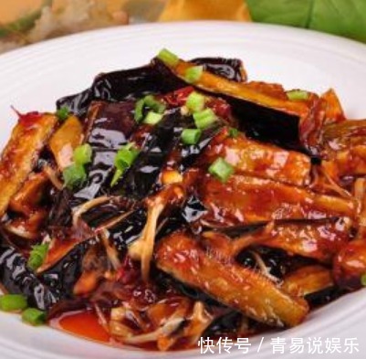 茄子不要再蒸着和炒着吃了，用这个做法，比糖醋排骨还好吃得多