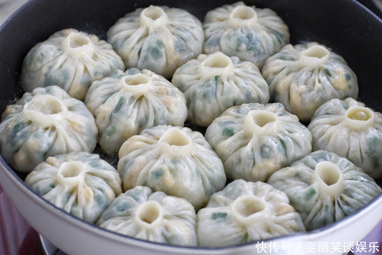 想吃包子又不爱揉面,教你一招,半小时就出锅,皮薄如纸倍儿鲜美