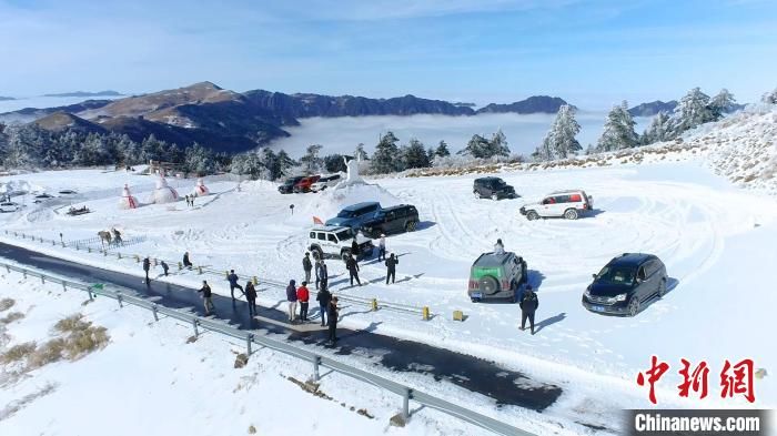 湖北|湖北神农架：云海流淌雪山间