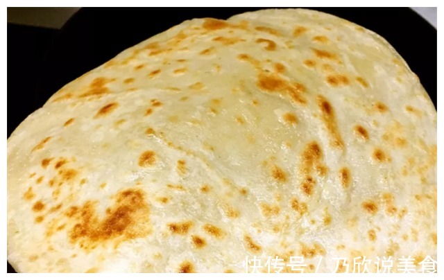 在家做烙饼记住一个诀窍,又软又好吃,凉了也不干硬,腮帮子不疼
