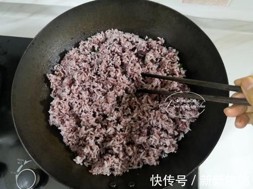豆角|70岁老妈教我剩米饭新吃法，饭菜一锅，营养省事还健康，比炒饭香