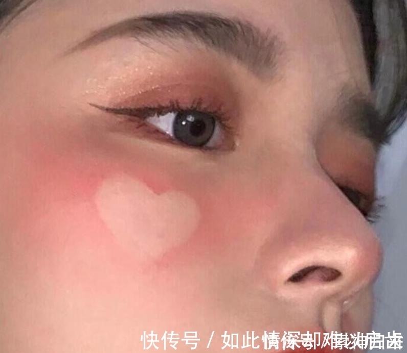 白皙|女生想要养出“干净脸”,建议睡前做这4件事,皮肤白皙更水嫩