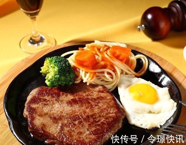 吃牛排，为何要放一颗半生不熟的蛋，不懂赶紧看，免得“出洋相”！