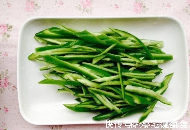 5成人不吃它,满满的胶原蛋白,百吃不腻,润肤刮油,气色显年轻