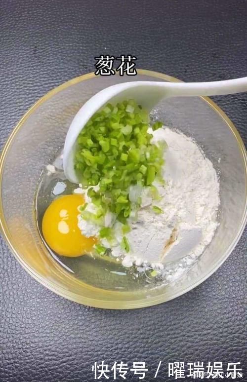 鸡蛋饼最快做法,手不沾面,早餐不用出去买了,在家就能做