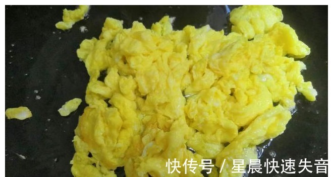 米饭|我家剩米饭从不浪费，简单1做当早餐，寓意金玉满堂！