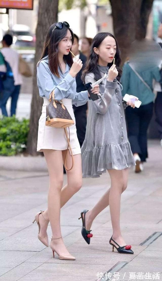 追捧度 简单修身的连衣裙穿搭,把女生烘托得亭亭玉立,你会选择吗