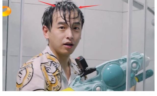 发际线|《向5》最没偶像包袱的嘉宾?随时发出憨笑声,头秃也不画发际线