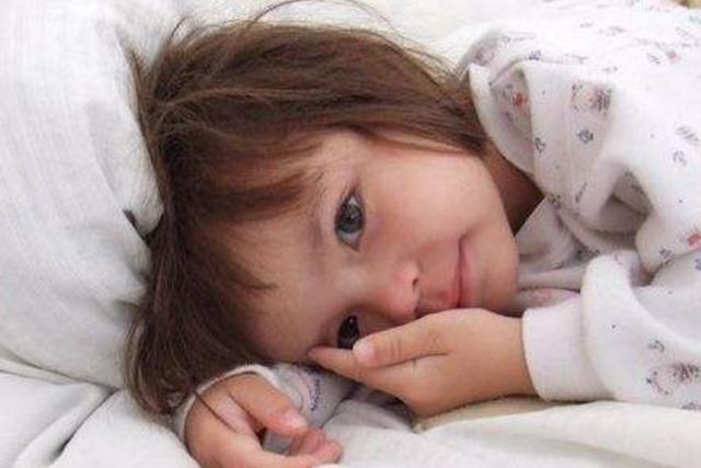 夫妻二人|夫妻二人都是中国人却生出了混血女儿,丈夫要求亲子鉴定错了吗