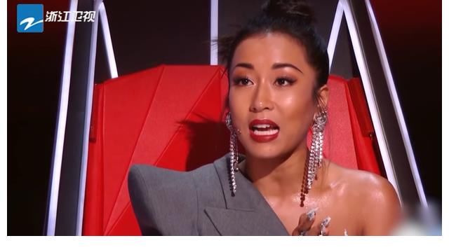 黄霄雲|《好声音2021》最“尴尬”的助教,说服不了汪峰,镜头还少得可怜