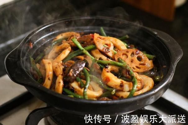 鱿鱼最下饭的麻辣做法,配菜丰富做法不难,鱿鱼弹牙有嚼劲